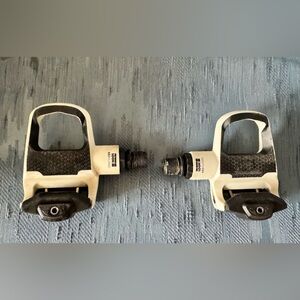 Look Keo Classic Pedals in Black and White